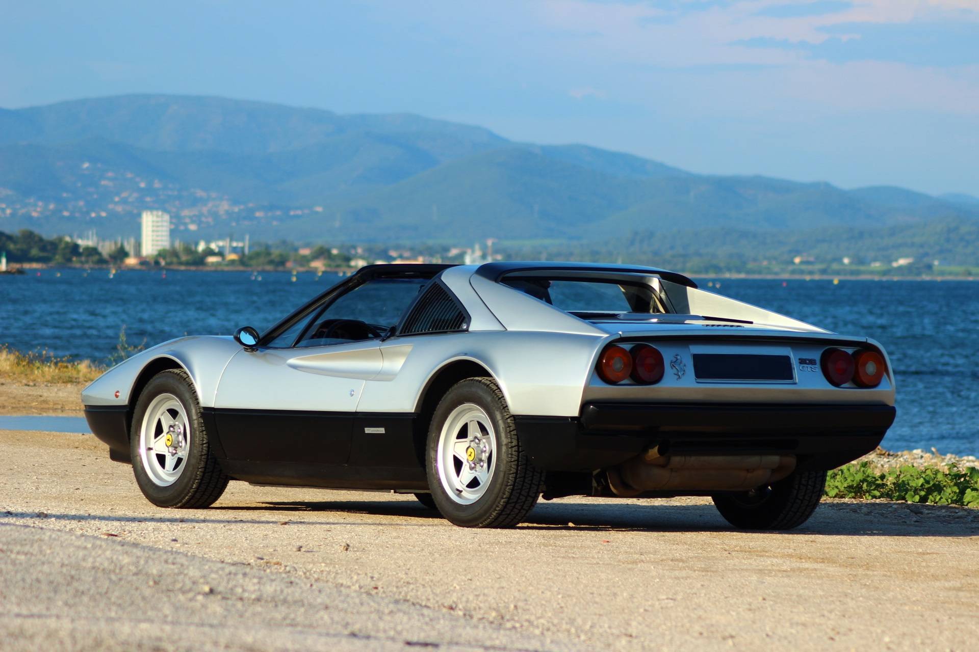 FERRARI 308 GTS (8)