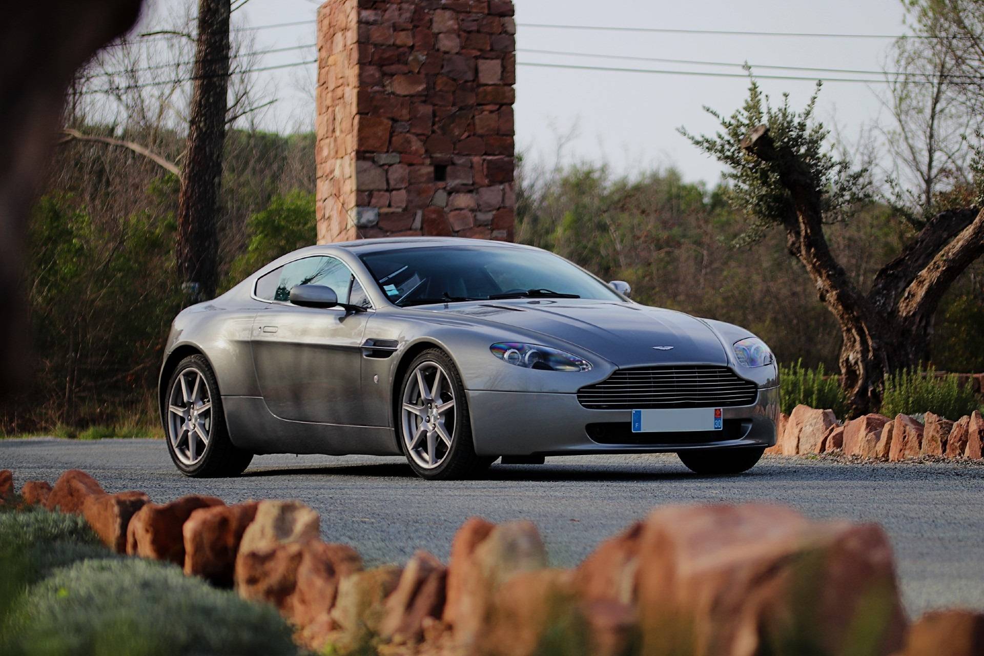 ASTON MARTIN A VENDRE A TOULON 