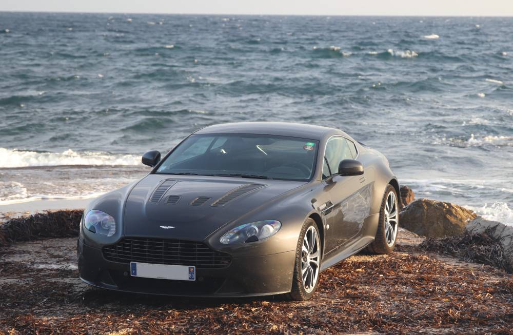 ASTON MARTIN V12 VANTAGE BOITE MANUELLE A VENDRE LYON