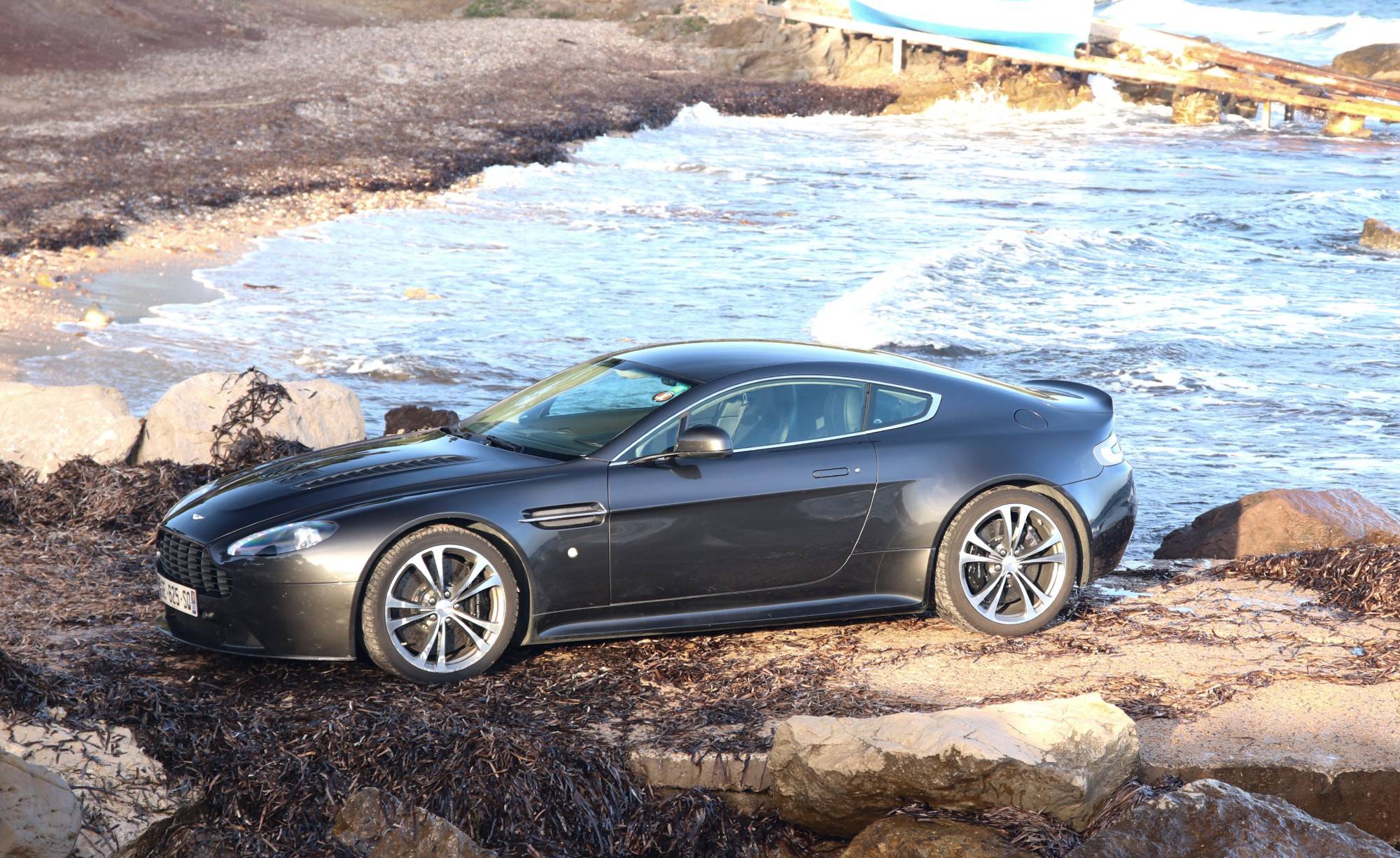 ASTON MARTIN V12 VANTAGE BOITE MANUELLE A VENDRE BORDEAUX