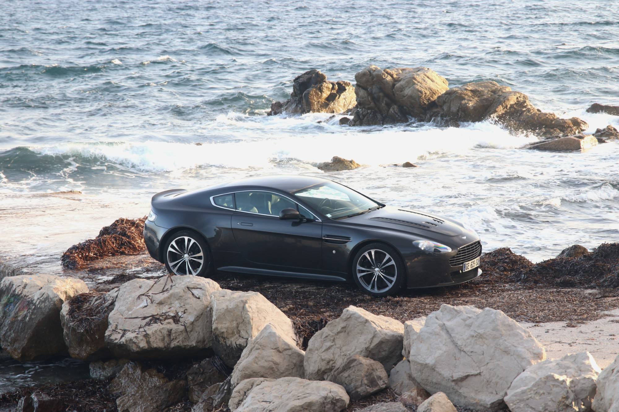 ASTON MARTIN V12 VANTAGE BOITE MANUELLE A VENDRE METZ