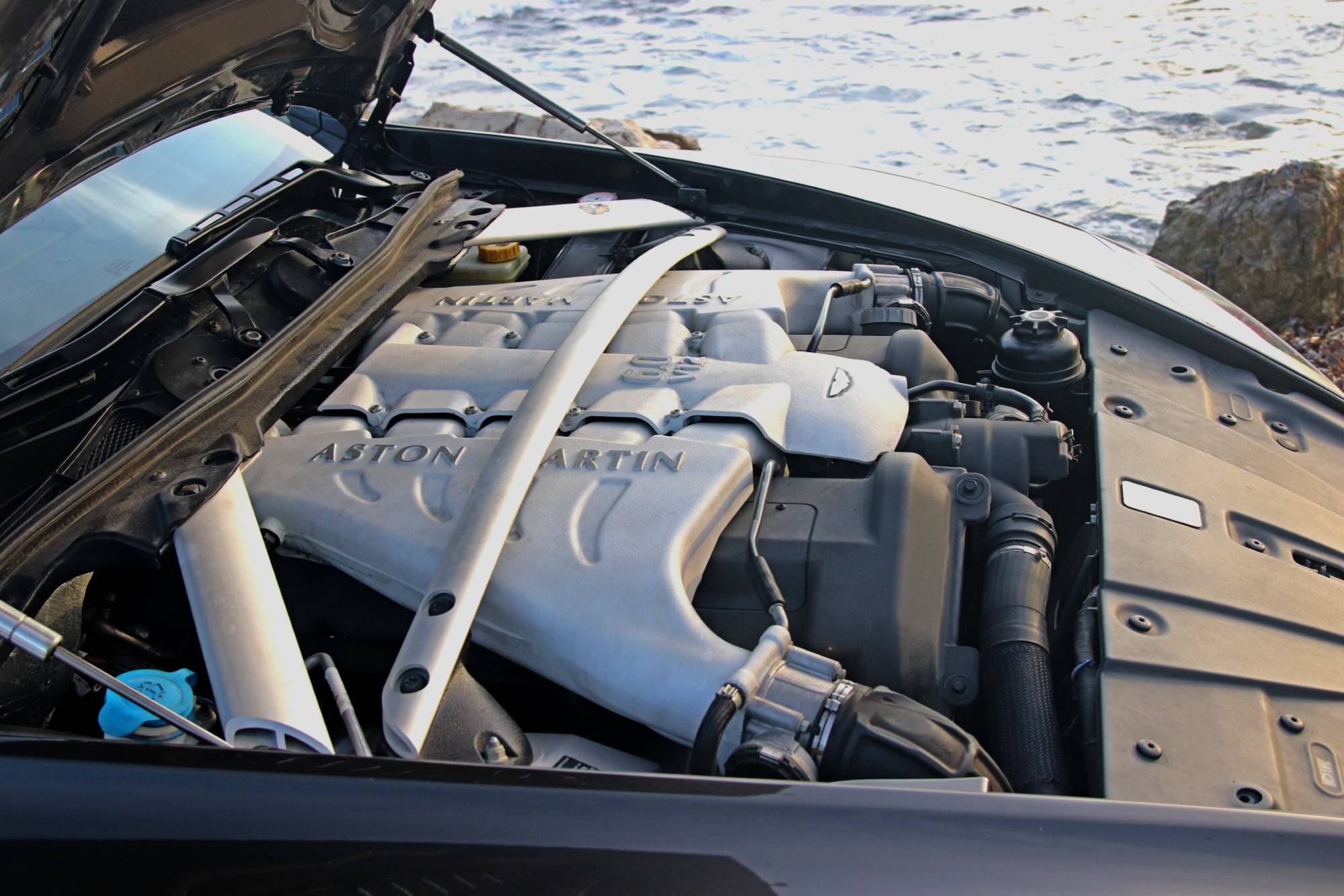 ASTON MARTIN V12 VANTAGE BOITE MANUELLE A VENDRE CLERMONT FD