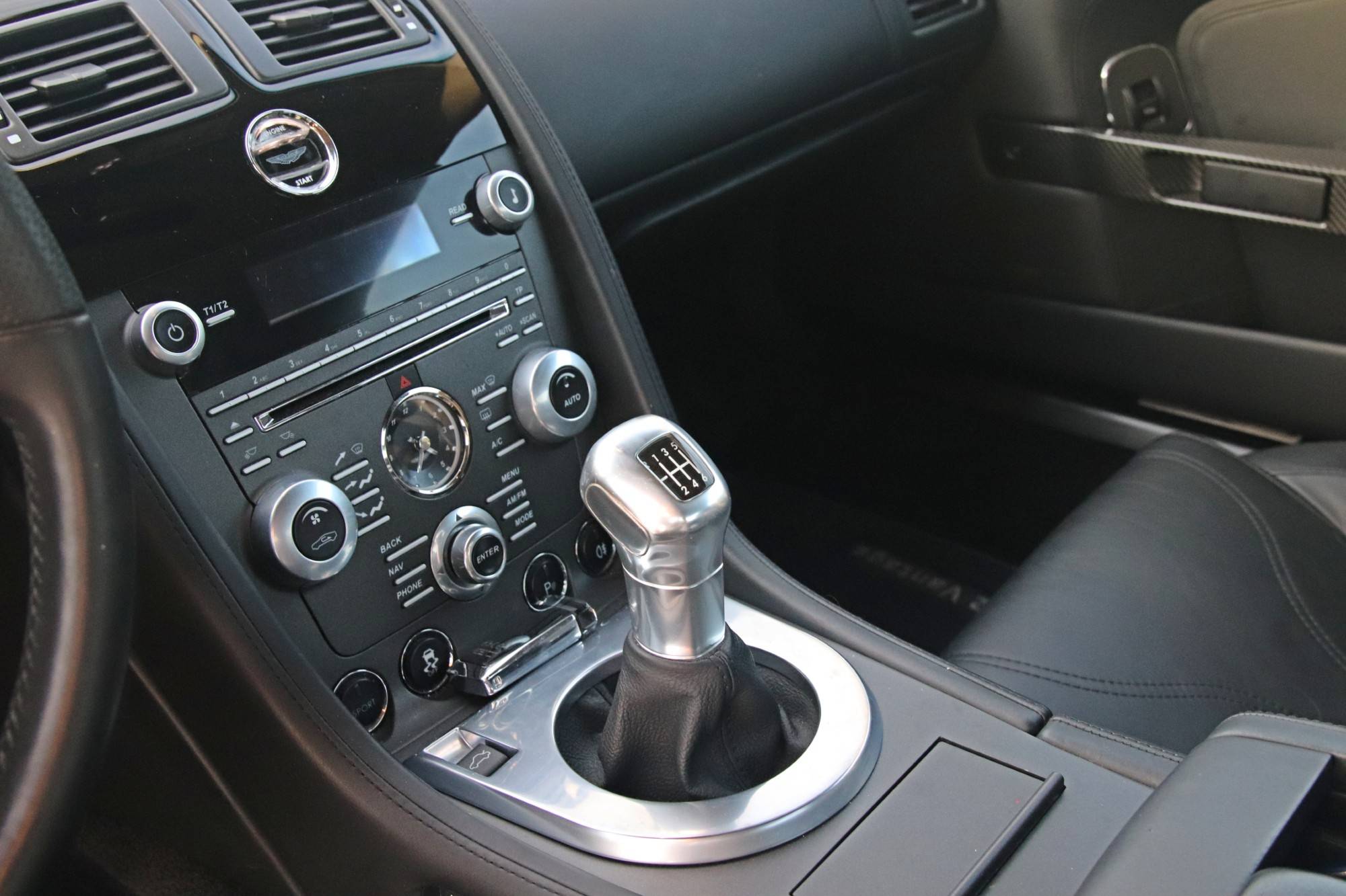 ASTON MARTIN V12 VANTAGE BOITE MECANIQUE A VENDRE LIMOGES