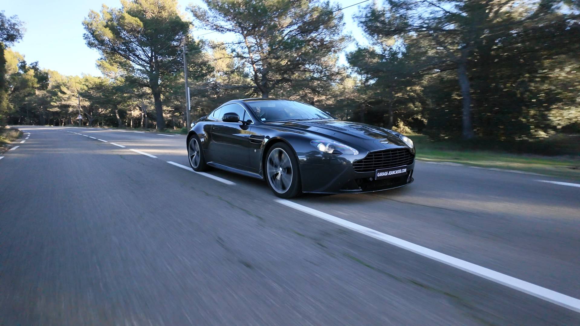 ASTON MARTIN V12 VANTAGE BOITE MECANIQUE FOR SALE NEW YORK